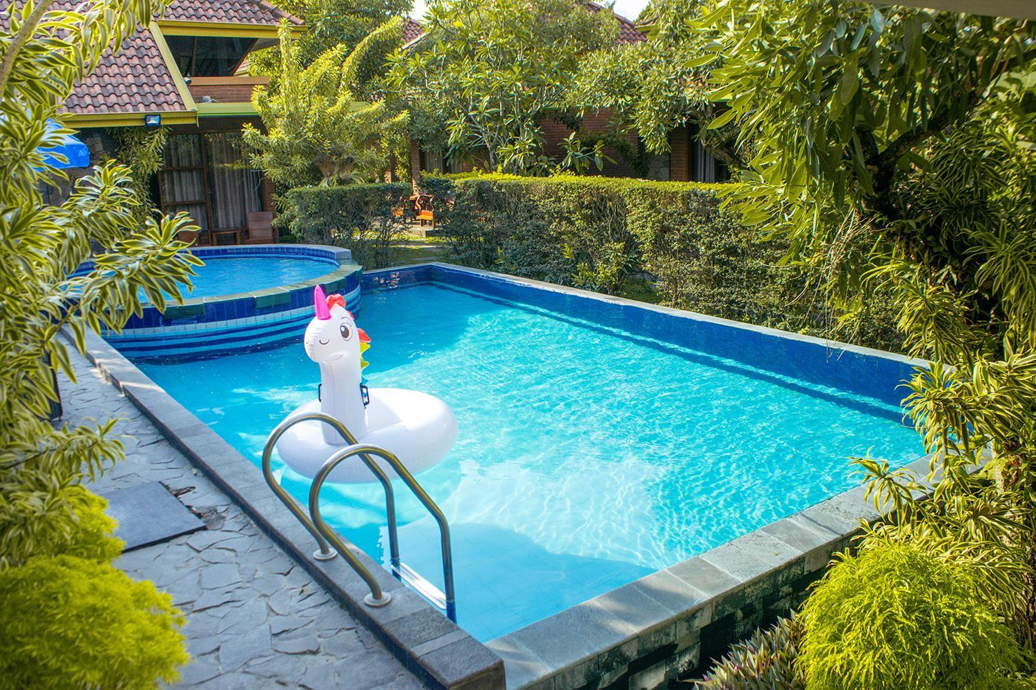 Rumput Resort & Resto,Depok>>Condongcatur,4 star