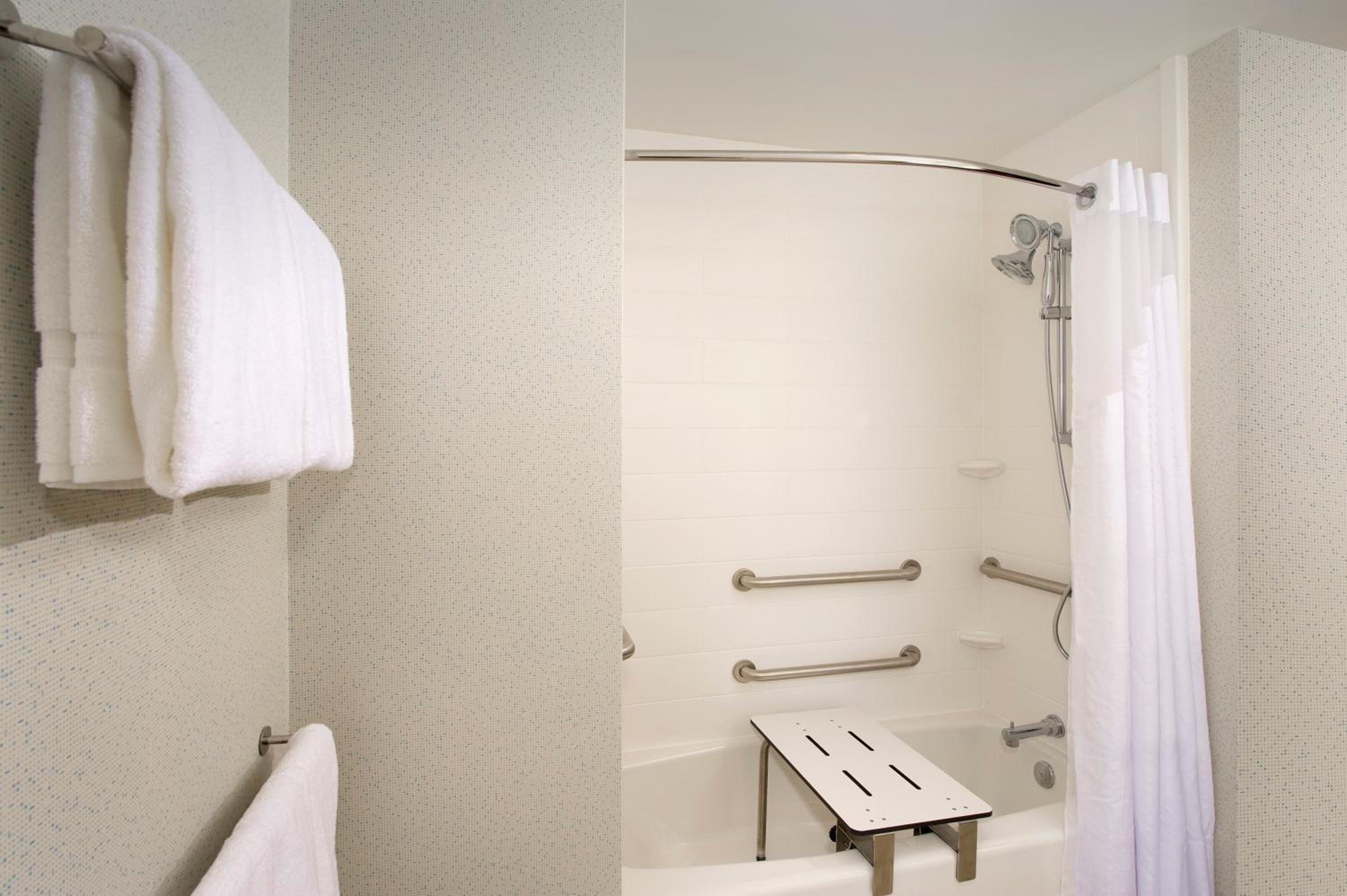 holiday inn express and suites new braunfels by ihg