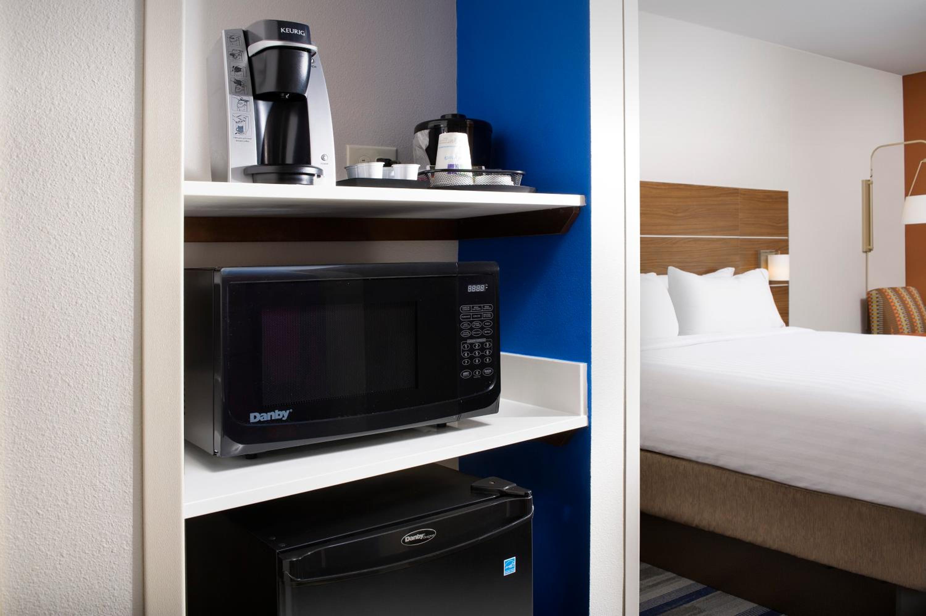 holiday inn express and suites new braunfels by ihg