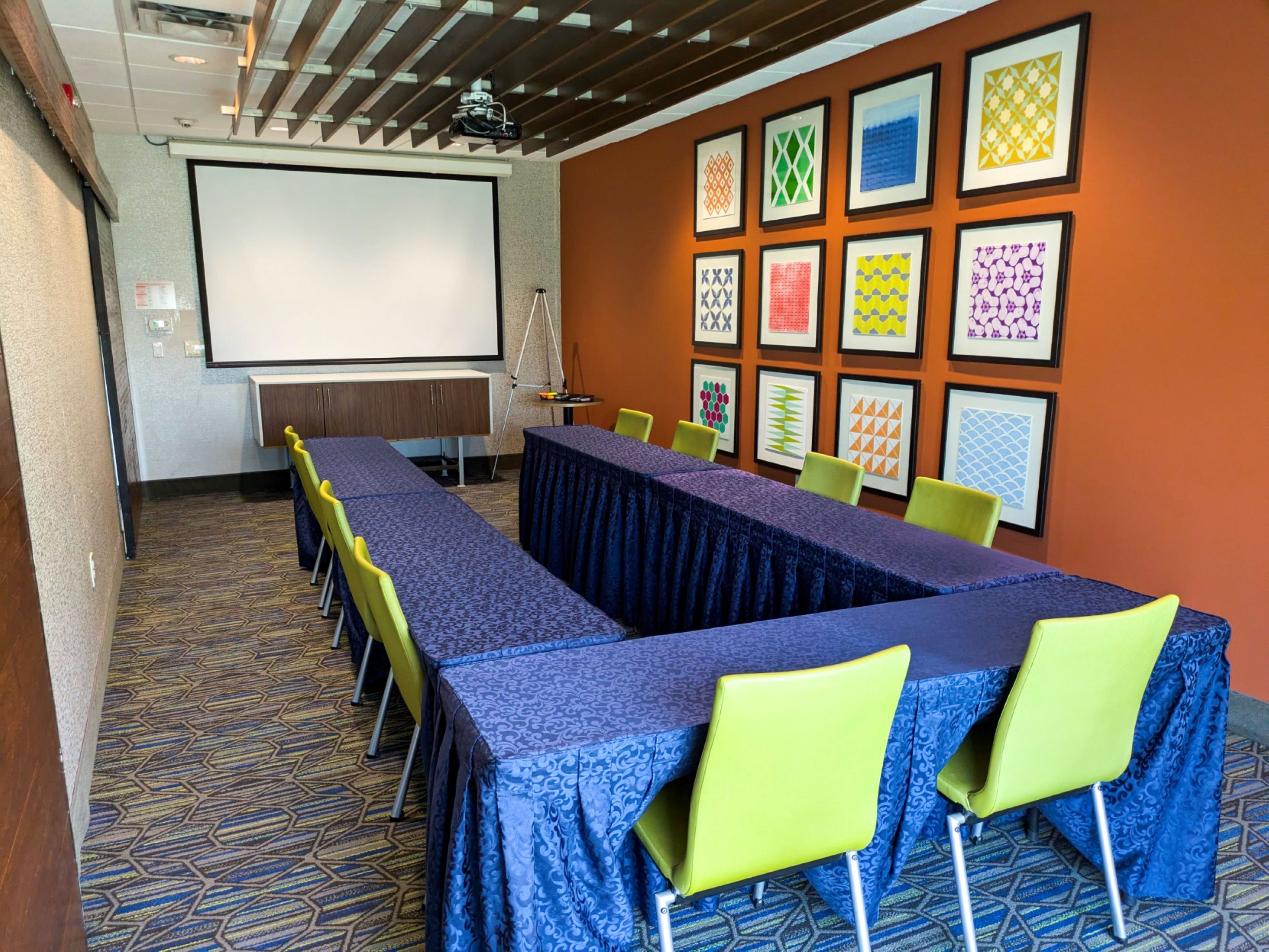 holiday inn express and suites new braunfels by ihg