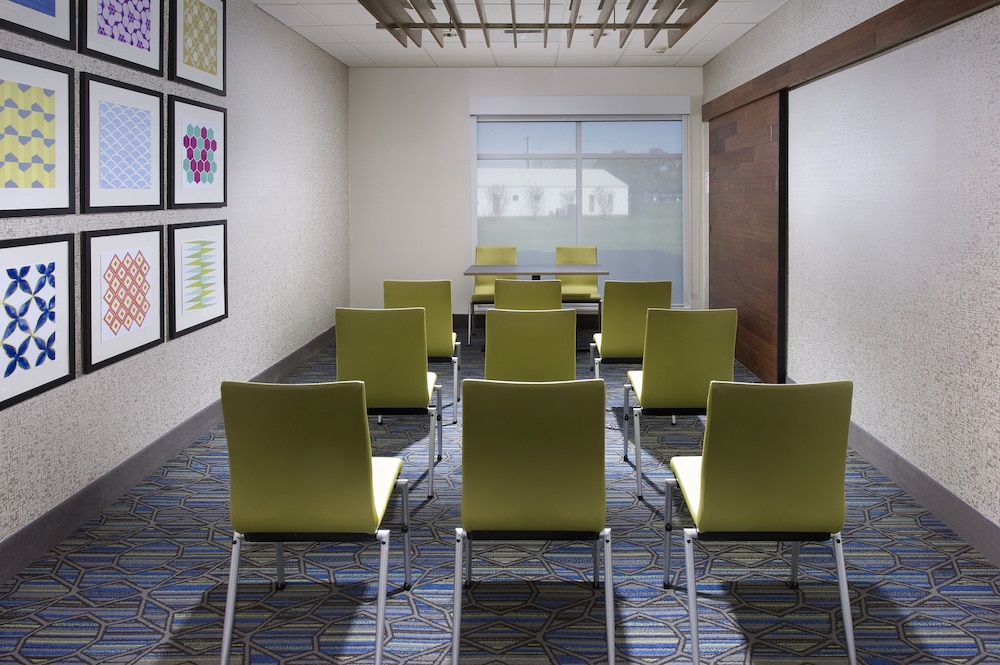 holiday inn express and suites new braunfels by ihg