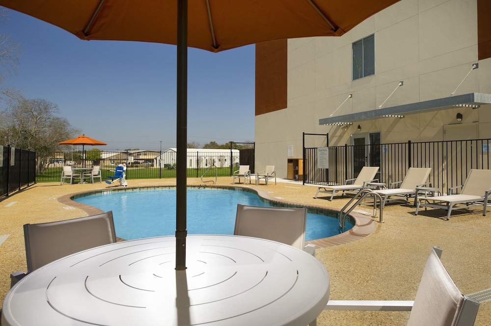 holiday inn express and suites new braunfels by ihg