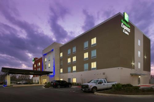 holiday inn express and suites new braunfels by ihg