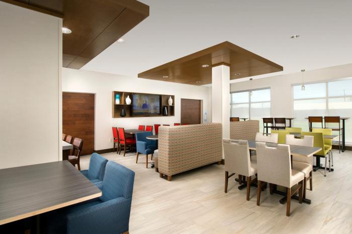 holiday inn express and suites new braunfels by ihg