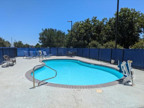 holiday inn express and suites new braunfels by ihg