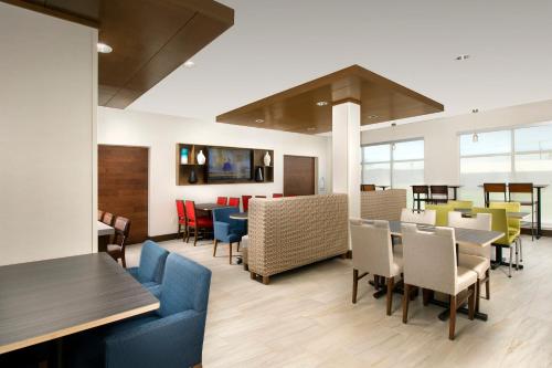 holiday inn express and suites new braunfels by ihg