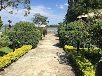 flower garden lake resort