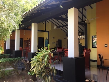 Flower Garden Lake Resort,Hambantota>>Debarawewa,3 star