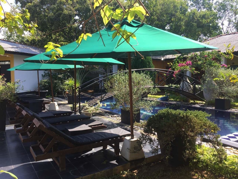 flower garden lake resort