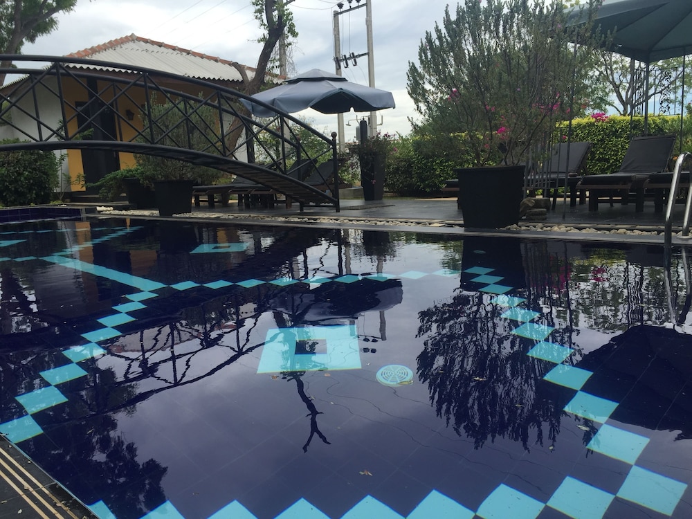 flower garden lake resort