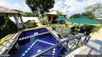 flower garden lake resort