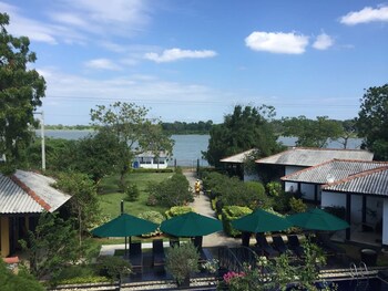 flower garden lake resort