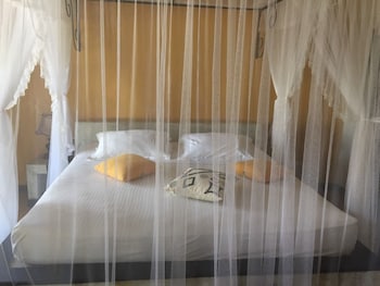 Flower Garden Lake Resort,Hambantota>>Debarawewa,3 star