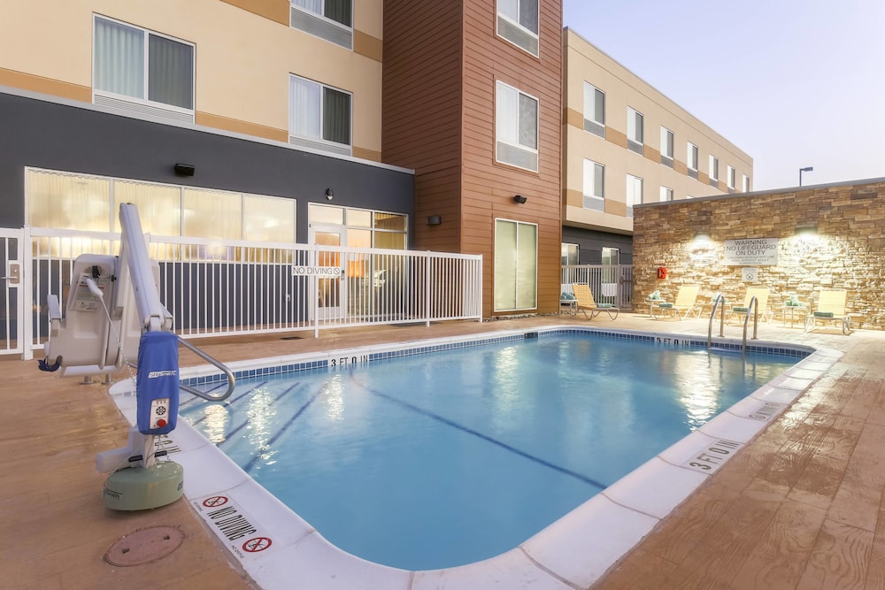 fairfield inn and suites pleasanton