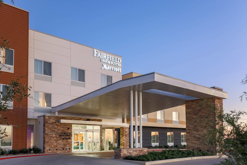 fairfield inn and suites pleasanton