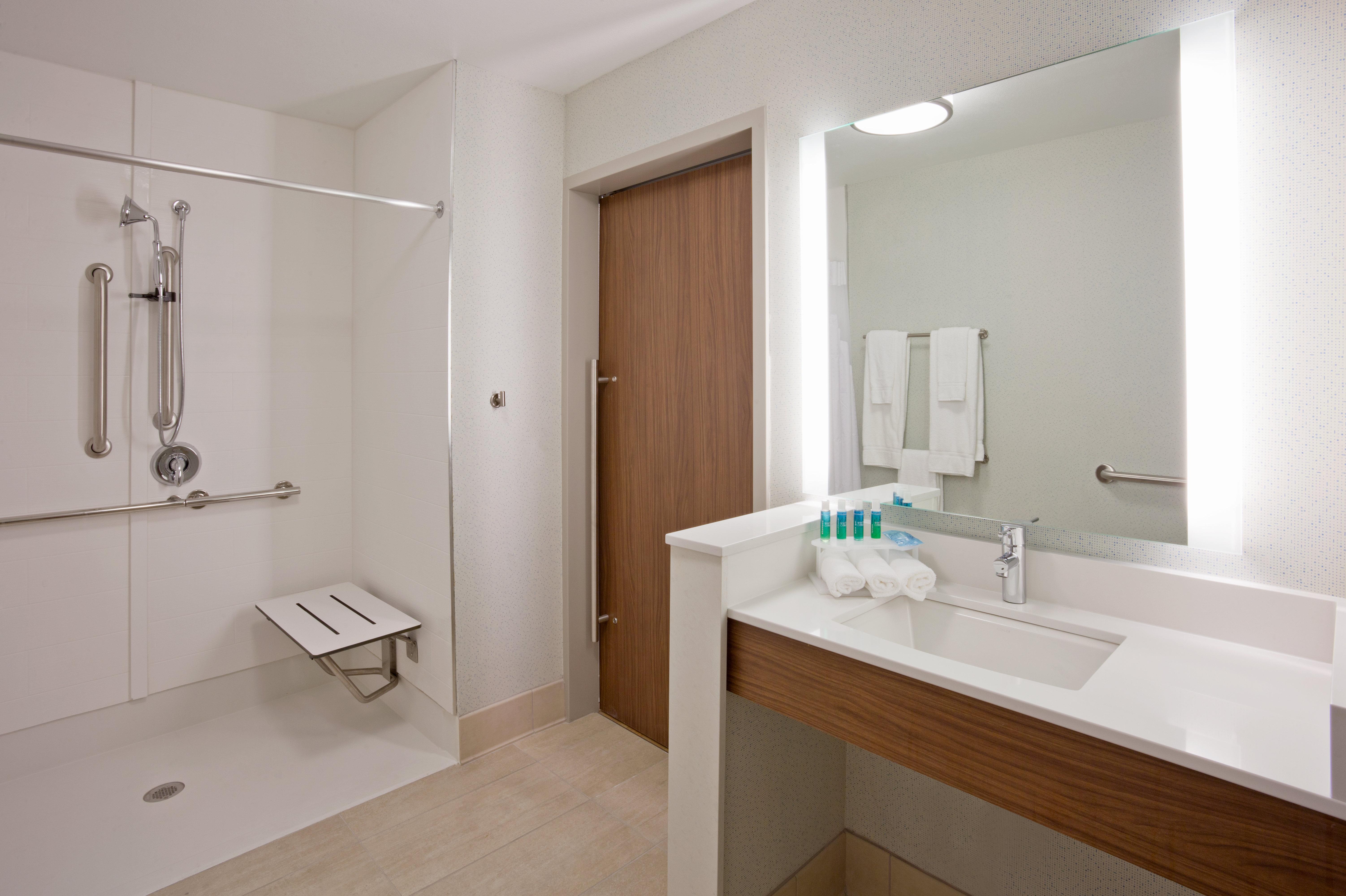 holiday inn express and suites des moines downtown by ihg