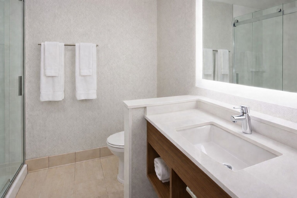 holiday inn express and suites des moines downtown by ihg