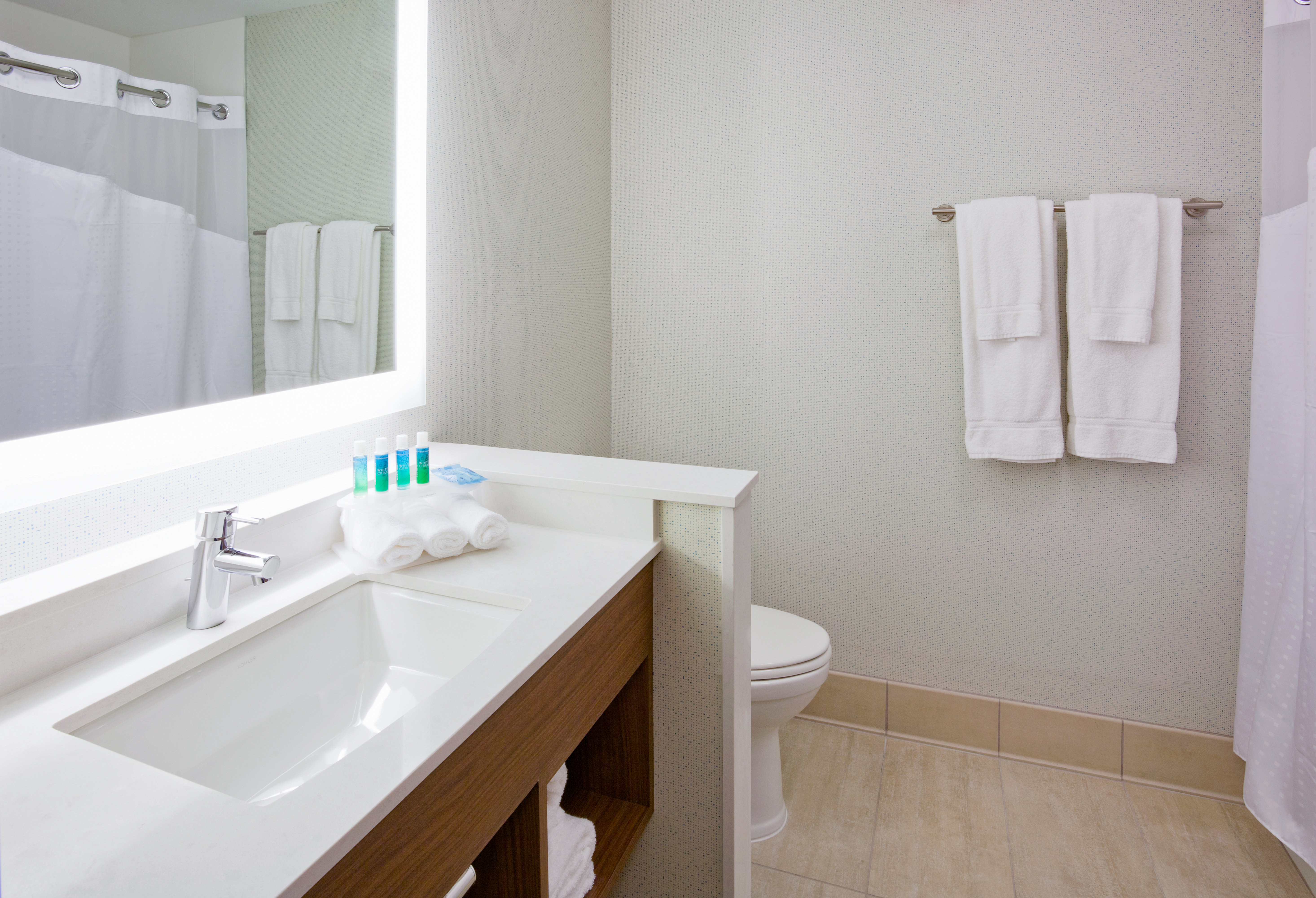 holiday inn express and suites des moines downtown by ihg