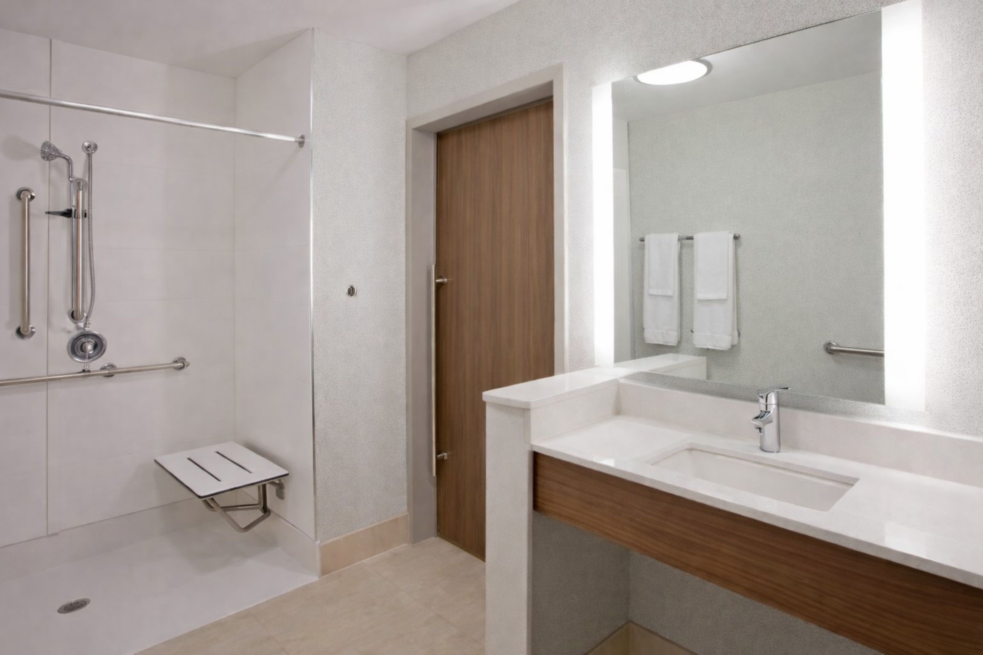 holiday inn express and suites des moines downtown by ihg