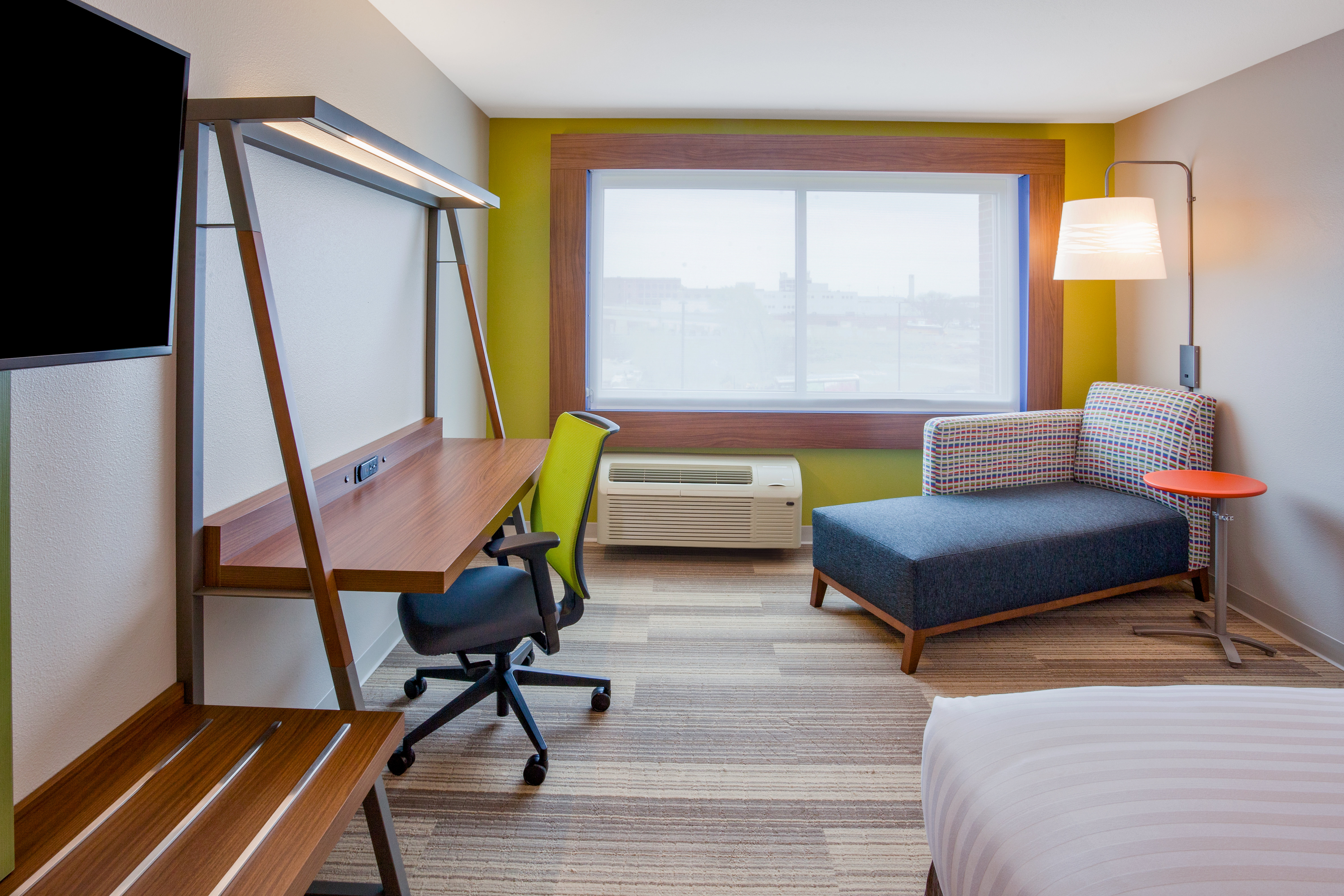 holiday inn express and suites des moines downtown by ihg
