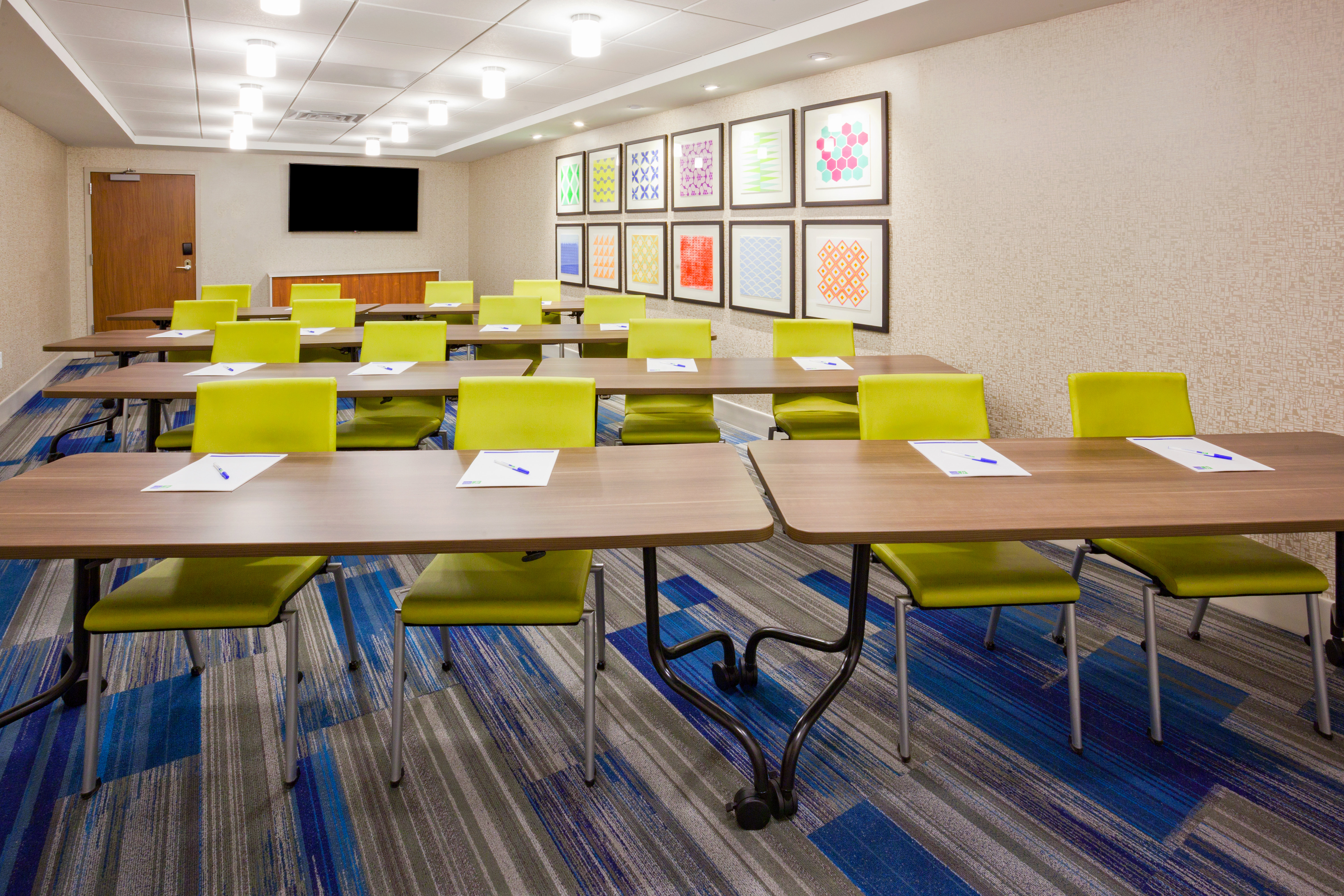 holiday inn express and suites des moines downtown by ihg