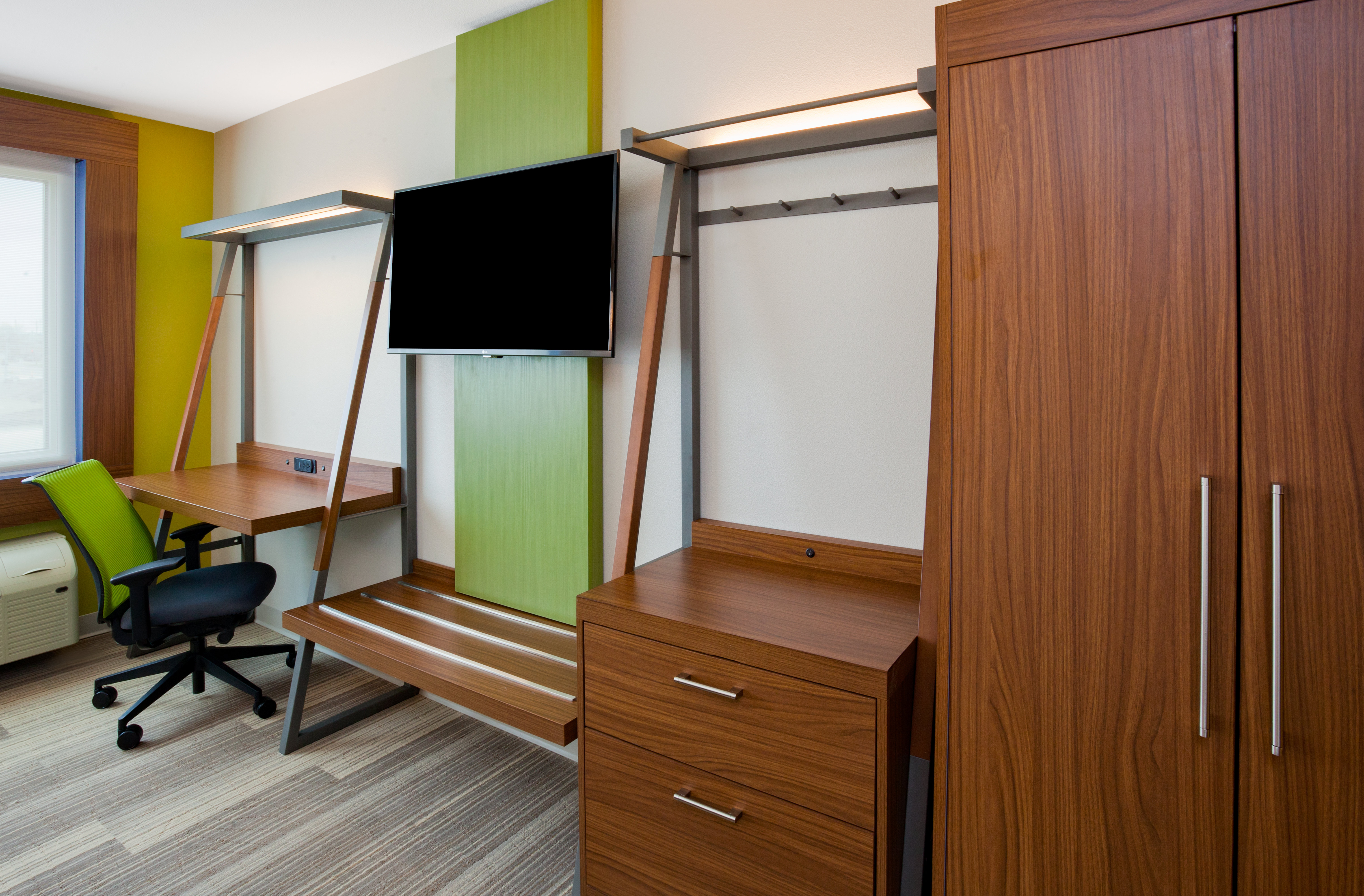 holiday inn express and suites des moines downtown by ihg