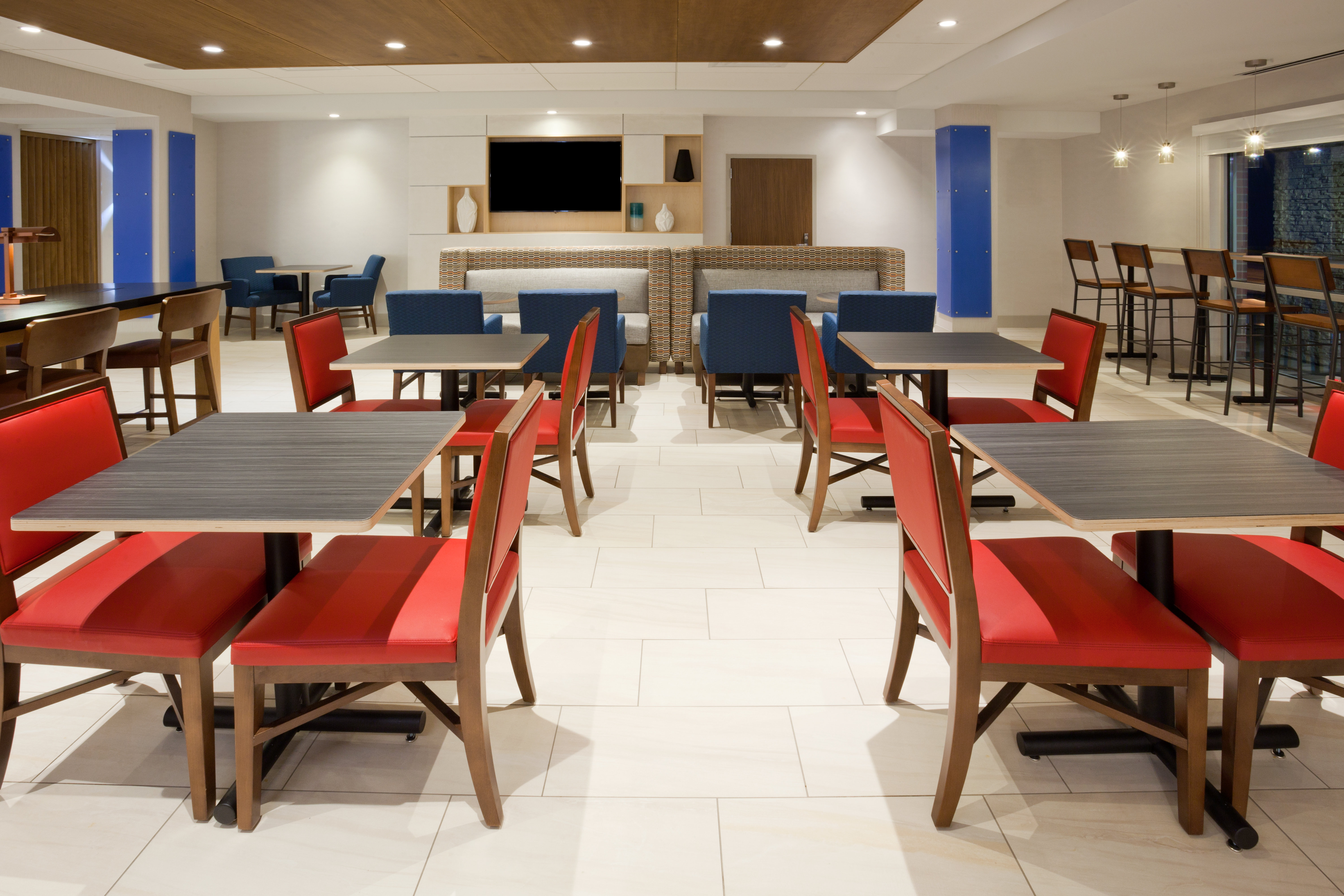holiday inn express and suites des moines downtown by ihg