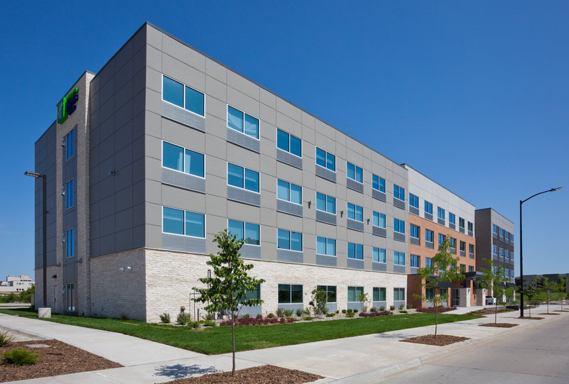 holiday inn express and suites des moines downtown by ihg