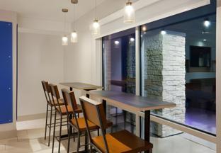 holiday inn express and suites des moines downtown by ihg