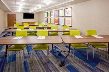 Holiday Inn Express & Suites Des Moines Downtown By Ihg,Des Moines County>>Des Moines,3 star