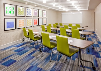 Holiday Inn Express & Suites Des Moines Downtown By Ihg,Des Moines County>>Des Moines,3 star