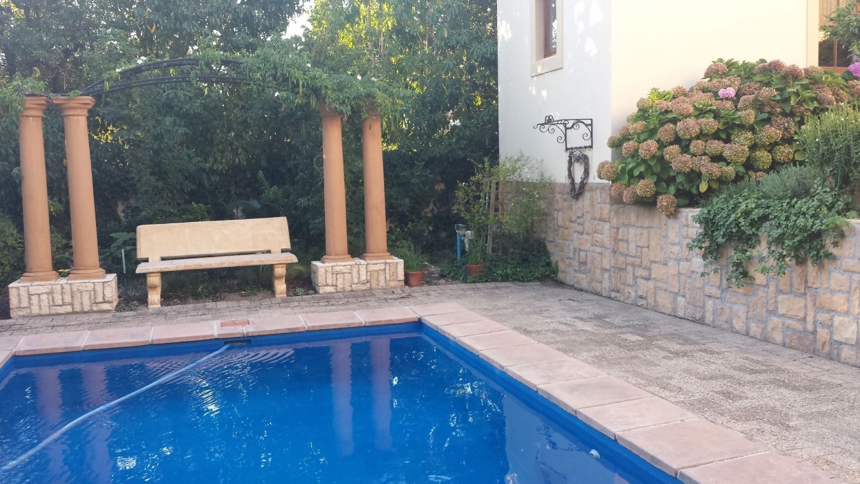 petit plaisir cottage
