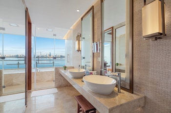 Intercontinental Haikou Seaview By Ihg,Hainan>>Haikou,5 star