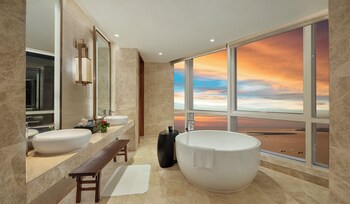 Intercontinental Haikou Seaview By Ihg,Hainan>>Haikou,5 star