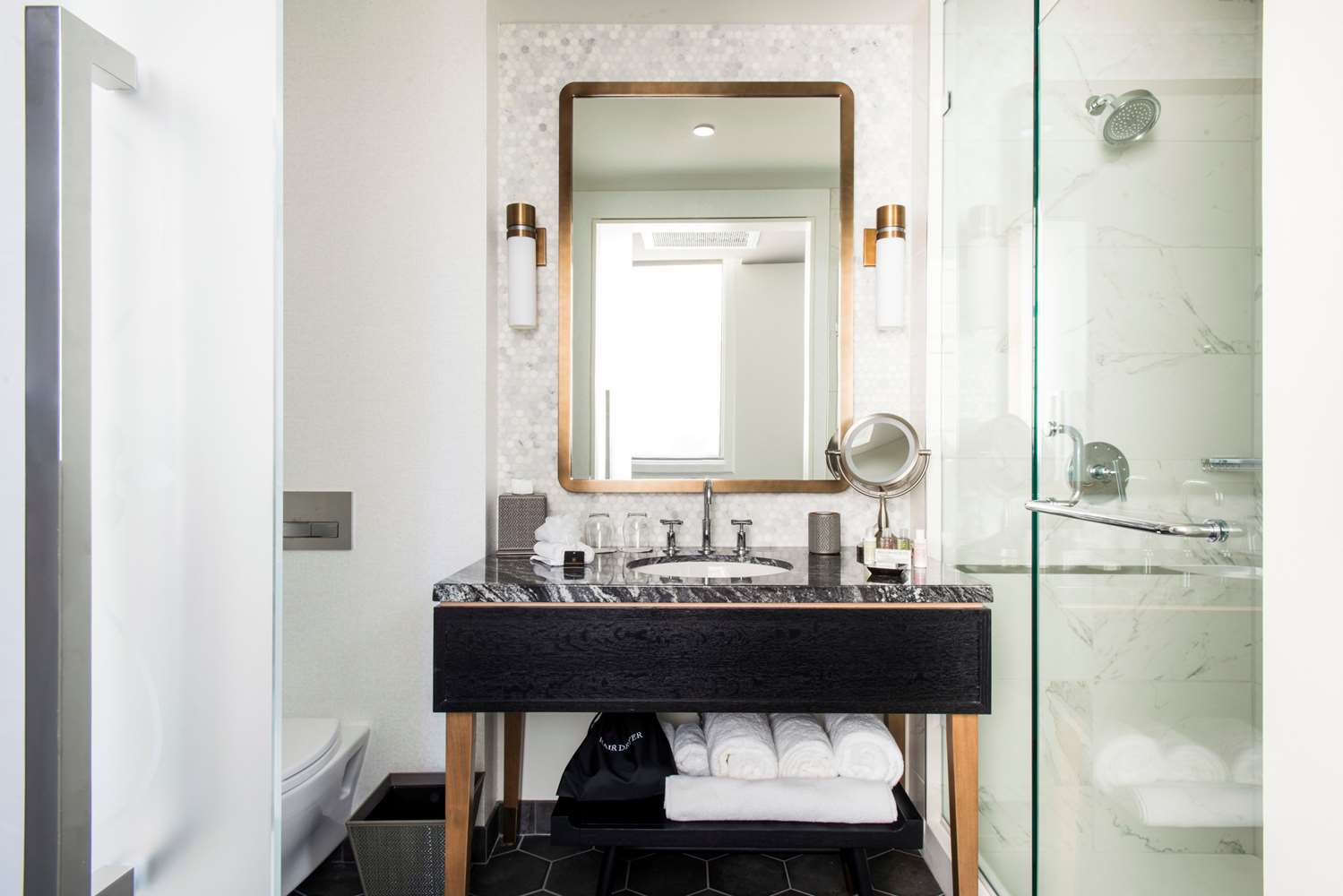 londonhouse chicago curio collection by hilton