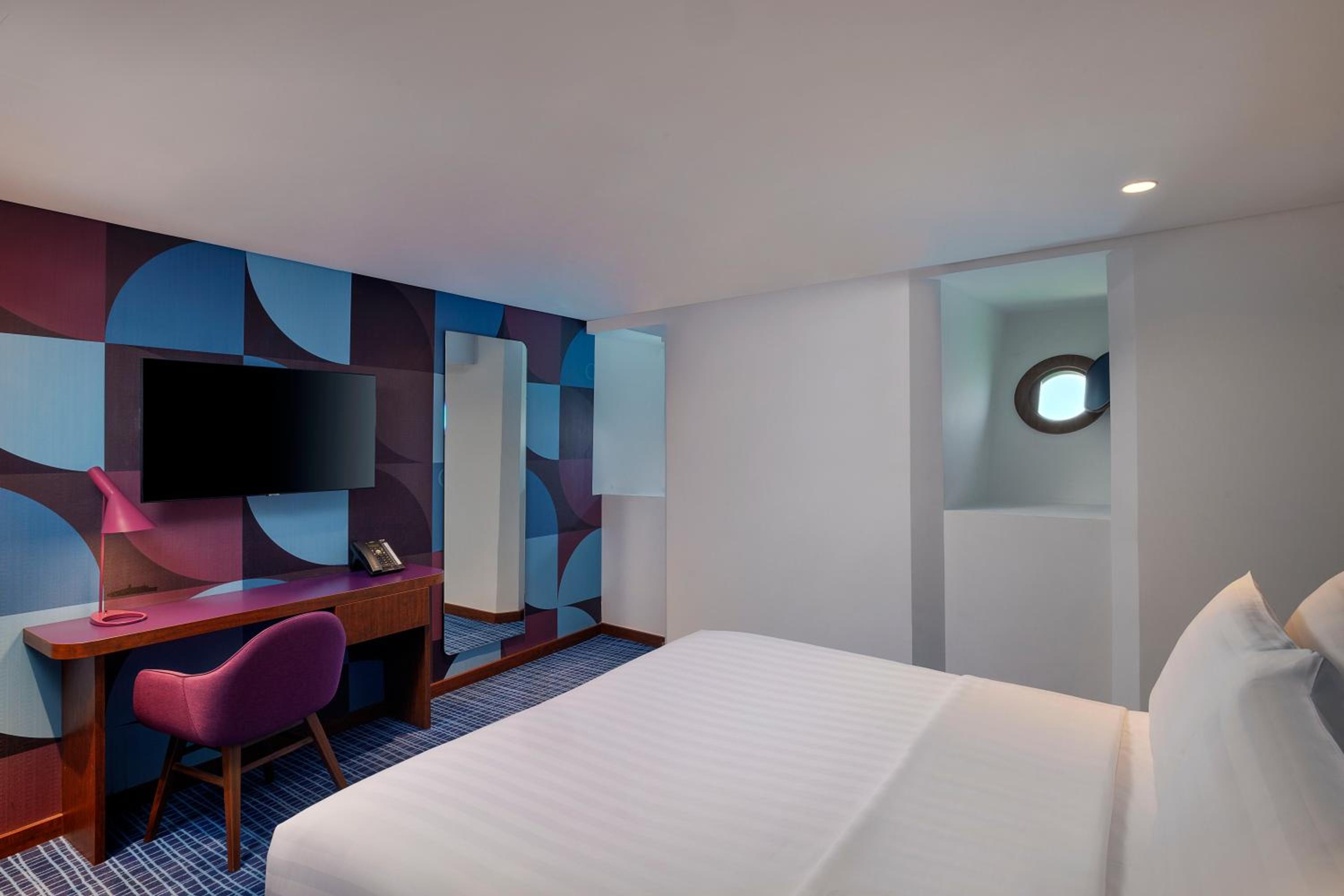 londonhouse chicago curio collection by hilton