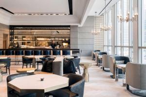 londonhouse chicago curio collection by hilton