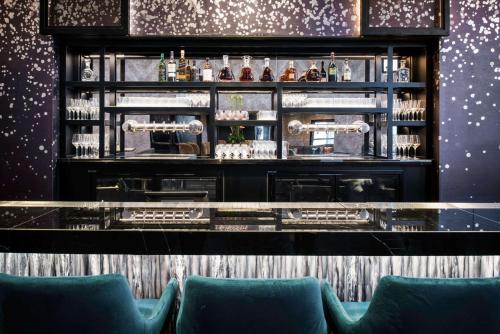 londonhouse chicago curio collection by hilton