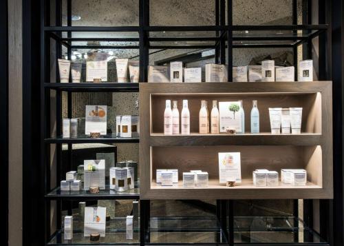 londonhouse chicago curio collection by hilton
