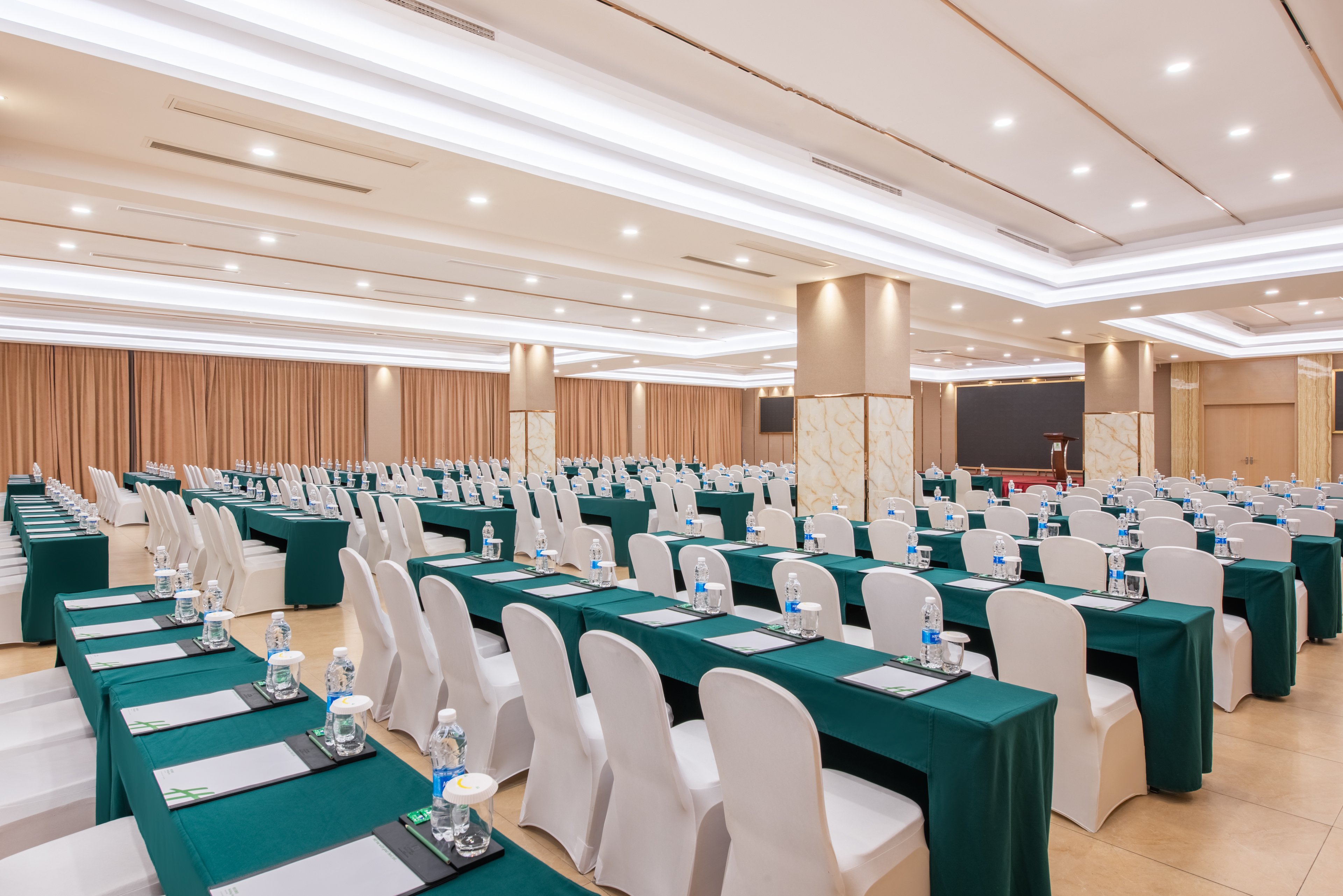 holiday inn chongqing university town by ihg