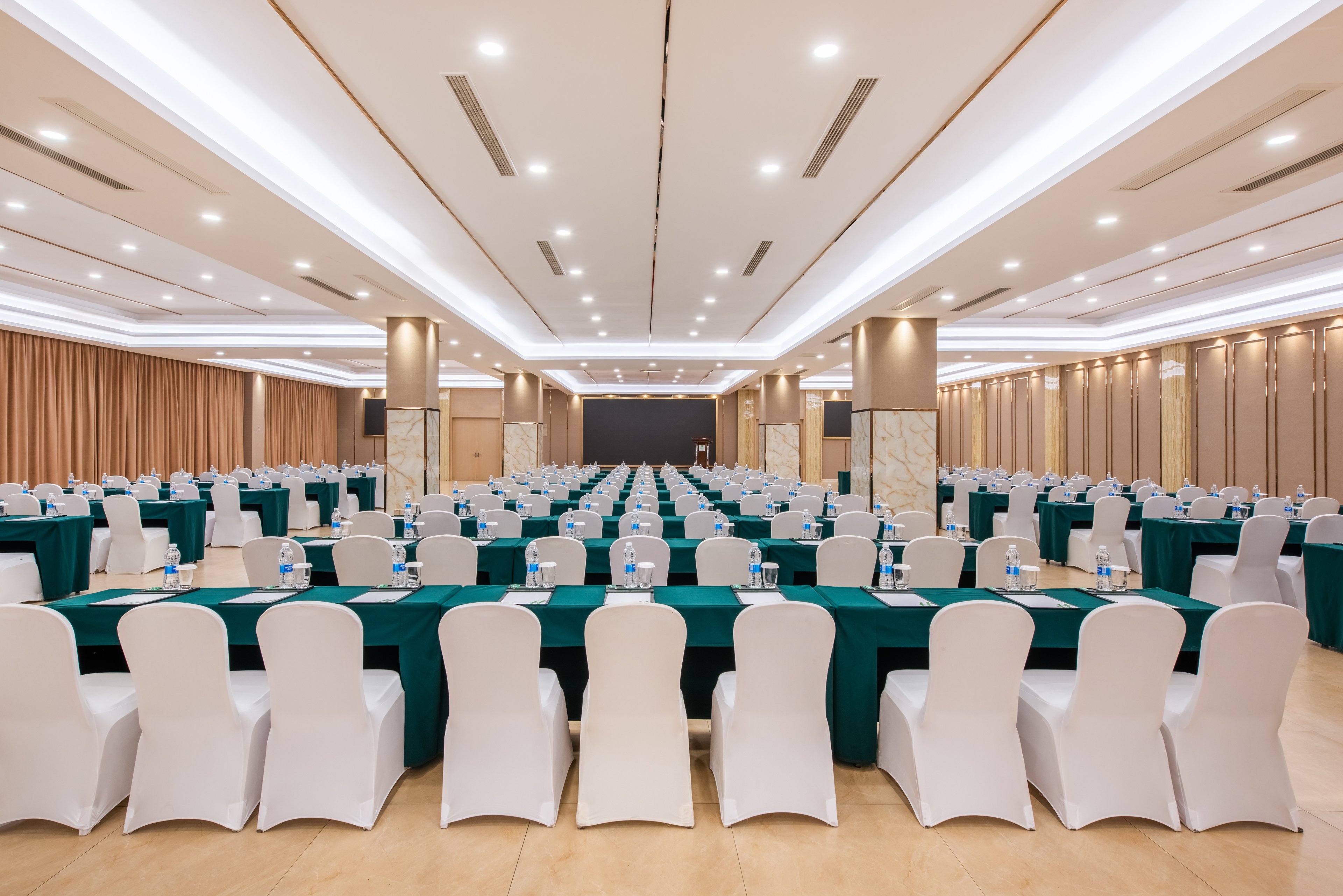 holiday inn chongqing university town by ihg