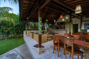taos house lembongan