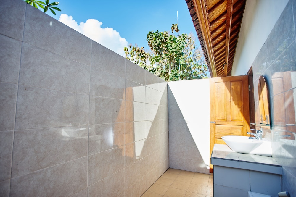 taos house lembongan