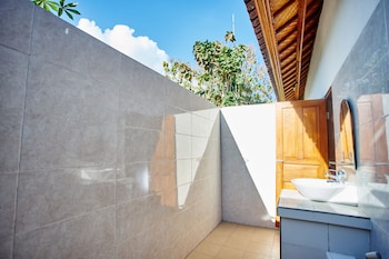 taos house lembongan