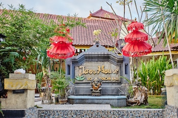 taos house lembongan