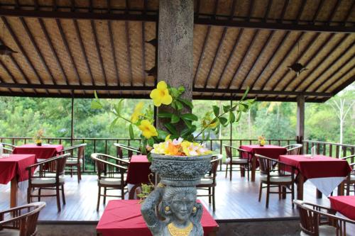 tepi sungai guest house