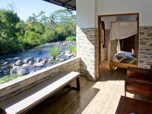 tepi sungai guest house
