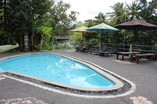 tepi sungai guest house