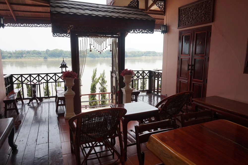 the old chiangkhan boutique hotel