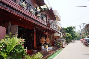 the old chiangkhan boutique hotel